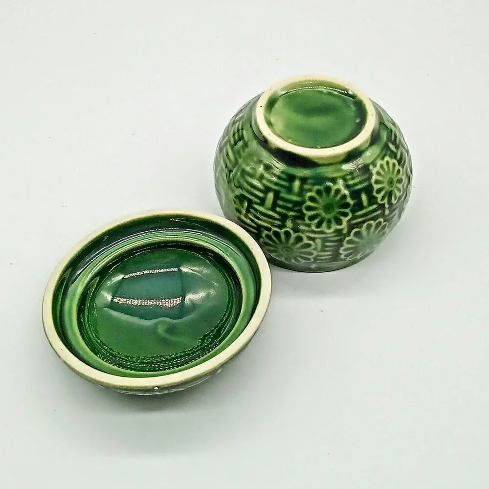 Green Embossed Ceramic Glazed Round Covered Bowl